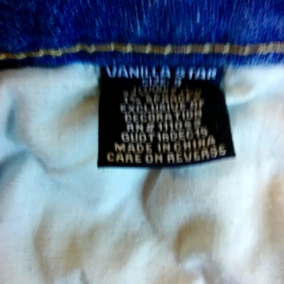 Size9 Vanilla Star mid-rise shorty embroidered jean shorts - Picture 6 of 6